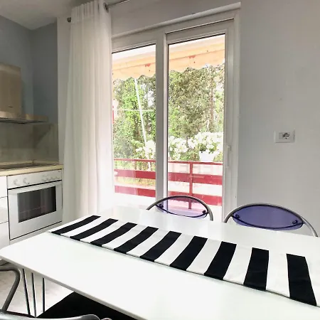 Promo Price September - By The Sea 1 Min From The Beach Apartment Golem (Tirana)