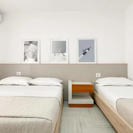 Promo Price September - By The Sea 1 Min From The Beach Apartment